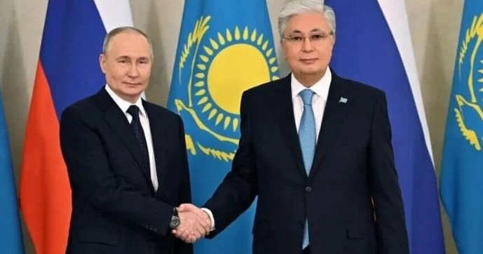 Tokayev Putinin üzünə dedi: Müharibə dondurulmalıdır