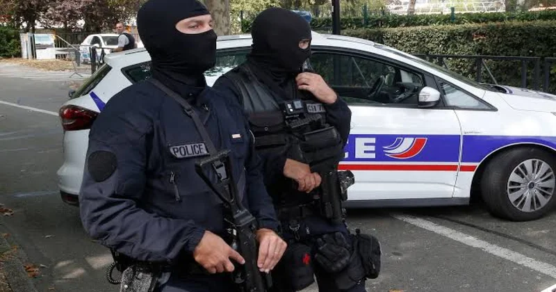 Parisdə bıçaqlı hücum nəticəsində üç qadın yaralanıb