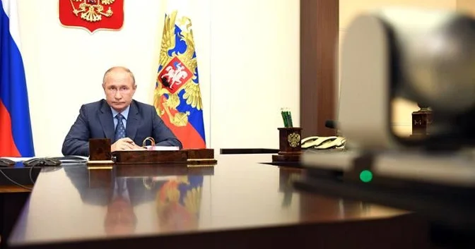 Putin məmurların cəzadan azad edilməsini nəzərdə tutan qanunu imzalayıb