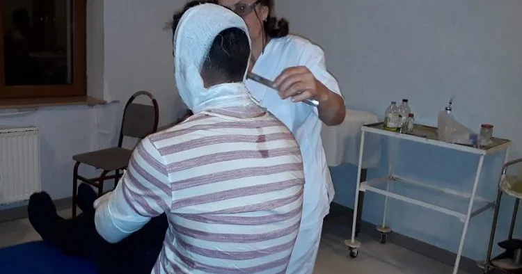 “Amay”da başına daş düşən kişinin müalicəsi davam edir