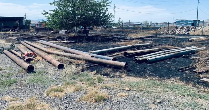 В Газахском районе сварщик уничтожил гектар сельхозугодий