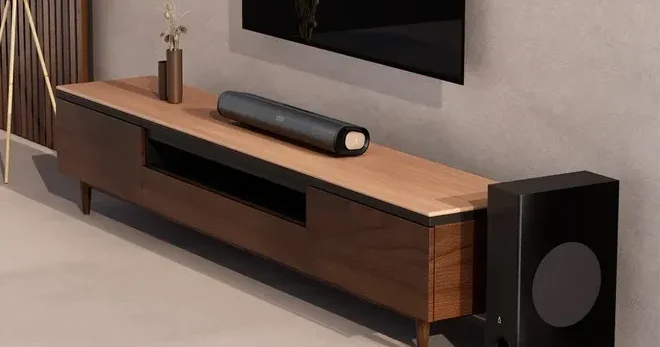 Creative представила компактный саундбар с технологией SuperWide