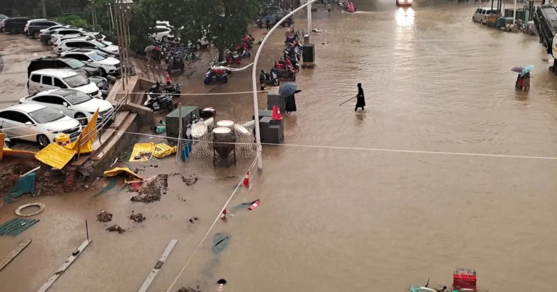Çində güclü leysan yağışları yollara 2,2 milyard dollar ziyan vurub