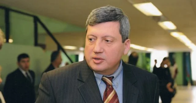 Tofiq Zülüfqarovdan “qamçı və kökə” təklifi: “İrəvana səfir göndərmə aktual deyil”