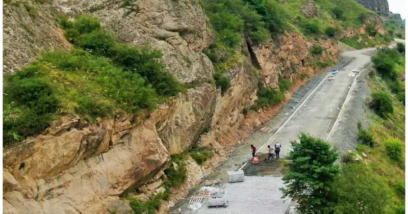 Kəlbəcər şəhərində daxili yolların tikintisi layihəsinin 76 % i icra edilib VİDEO