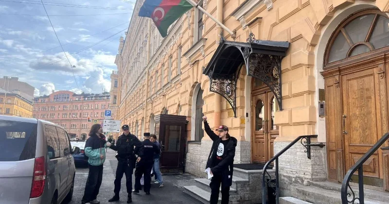 Rusiyada Azərbaycan konsulluğu qarşısında təxribat FOTO
