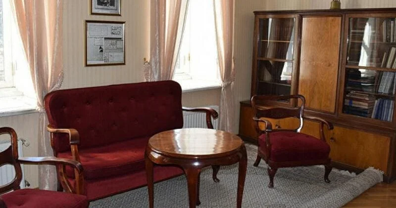 Deputatlar muzeyləri ziyarət edirlər? SORĞU