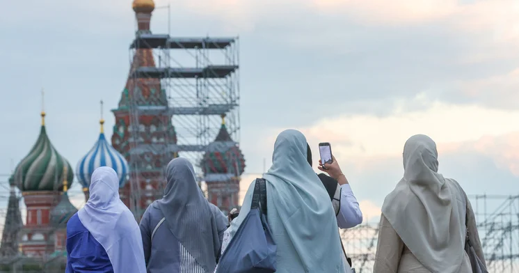 Rusiyada məktəblərdə niqab və hicab taxmağı qadağan etmək TƏKLİF OLUNDU