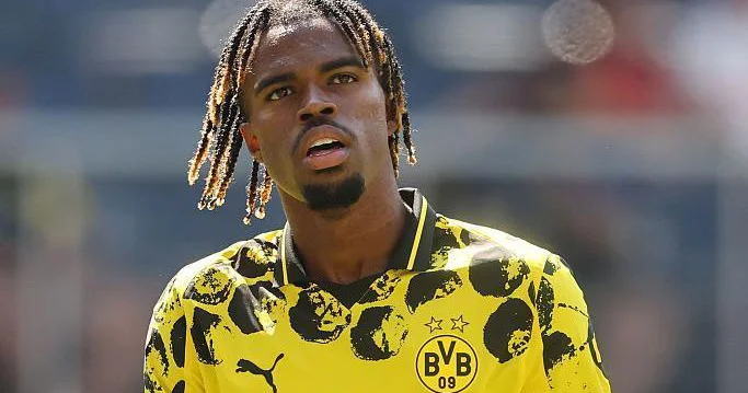 Borussiya Dortmund Çukvuemeka ilə anlaşdı