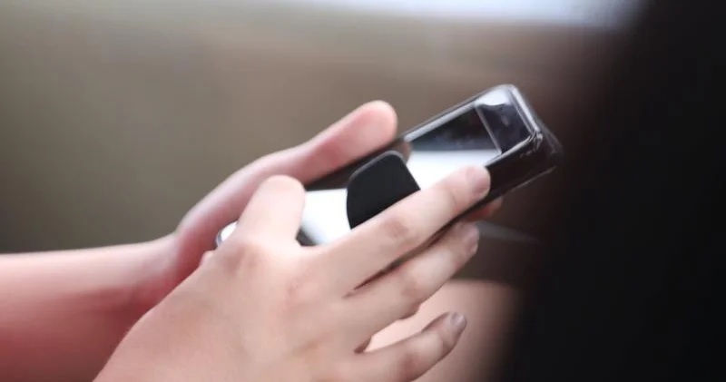 Dərs saatlarında mobil telefondan istifadə qadağan edildi