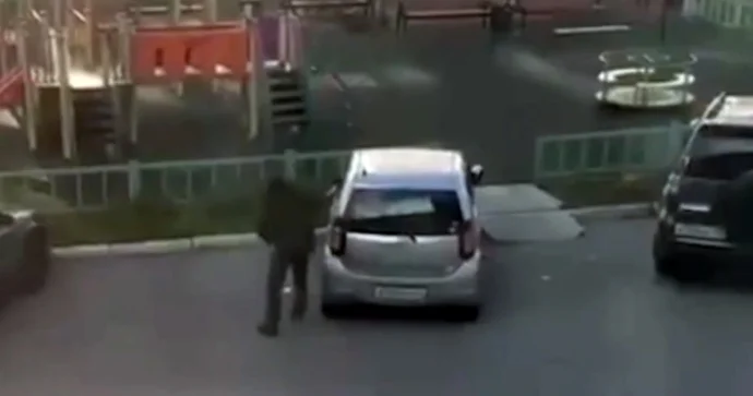 Arvadının xəyanətini öyrənən kişi maşını bıçaqlayıb bu hala saldı VİDEO
