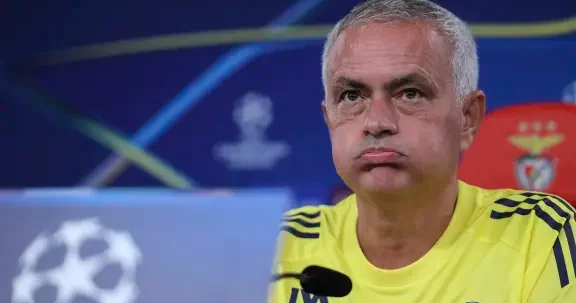 Mourinyodan növbəti biabırçılıq klub rəsmisini tanımadı!