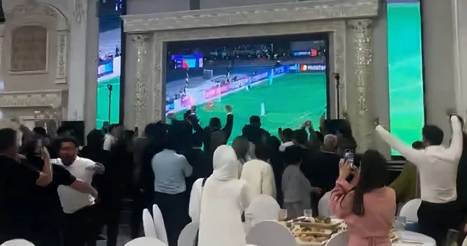 İlk dəfə Çempionlar Liqasına düşən Kairat ın azarkeşləri toyda qələbəni belə QEYD ETDİLƏR