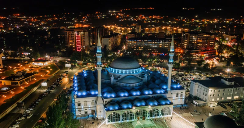 Dağıstanda insanlar zəlzələdən qorxaraq küçələrə axışıb