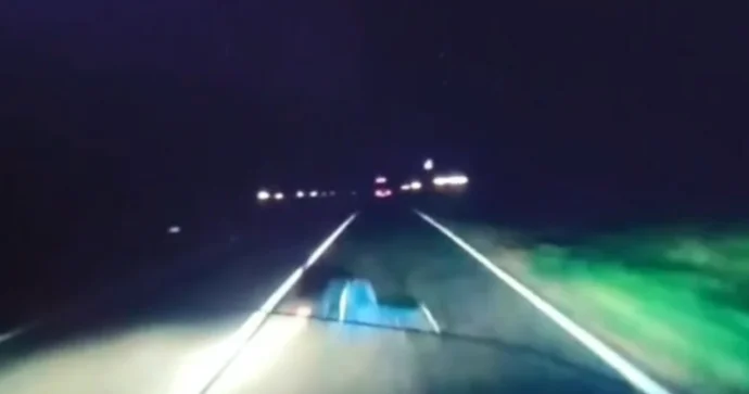 Yolda uzanan piyadanı 3 avtomobil vurub öldürdü VİDEO