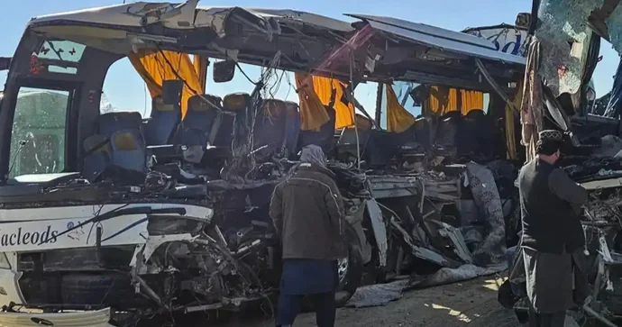 Əfqanıstanın paytaxtında sərnişin avtobusu qəzaya düşdü