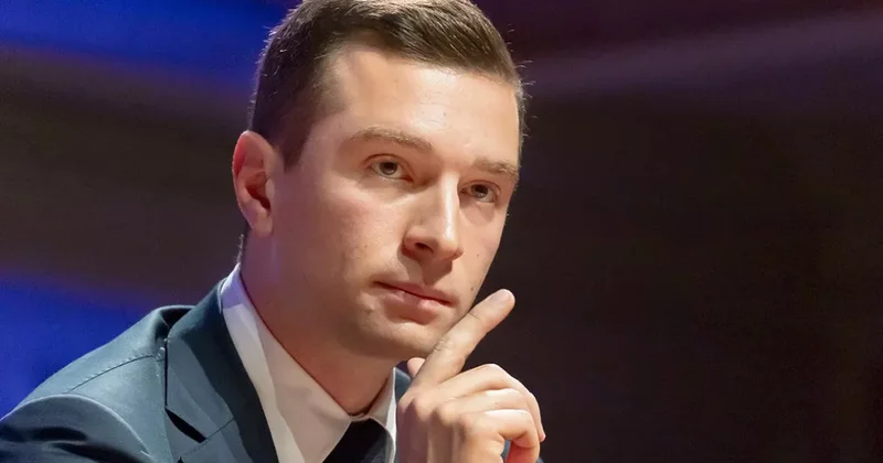Ультраправые призвали Макрона объявить досрочные выборы