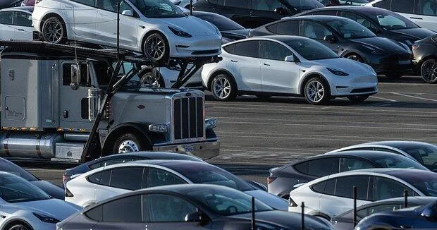 Tesla отзовет миллионы автомобилей из за цвета ручек