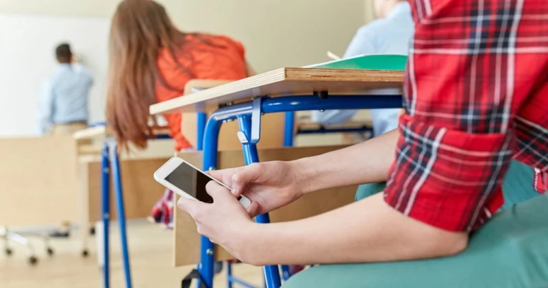 Şagirdlərin dərsdə telefondan istifadasi qadağan edilir