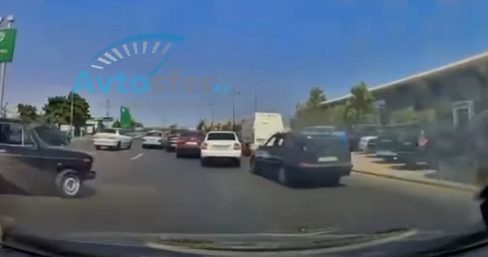 Sumqayıtın girişində hadisə; sürücülərin prinsipi qəzaya səbəb oldu VİDEO