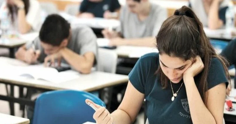 Ali məktəblərə qəbul olunanlara müraciət SABAHDAN BAŞLAYIR