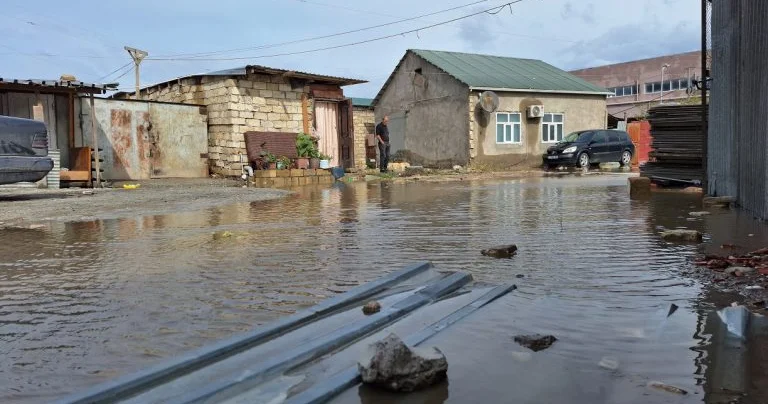 Вода сбивает цену