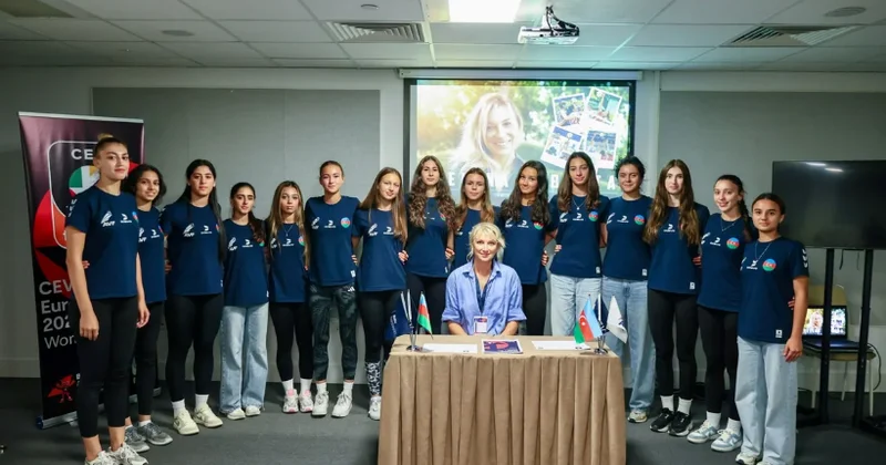 Yelena Şabovta Bakıda yeniyetmə və gənc voleybolçularla görüşdü