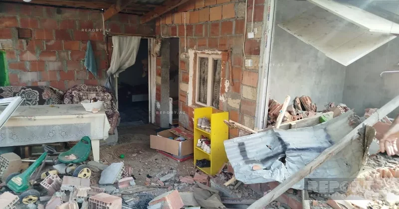 Автомобиль протаранил жилой дом в Барде, есть пострадавшие ФОТО