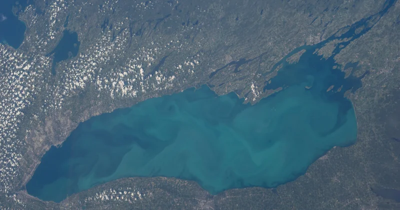 Tramp Ontario gölünün adının Amerika gölü kimi dəyişdirilməsi barədə fərman imzalayıb