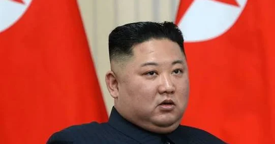 TRAMP ŞİMALİ KOREYA PREZİDENTİNİN AYAĞINA GEDƏCƏK
