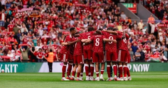 “Liverpul” yeni formasını təqdim etdi Şəkillər