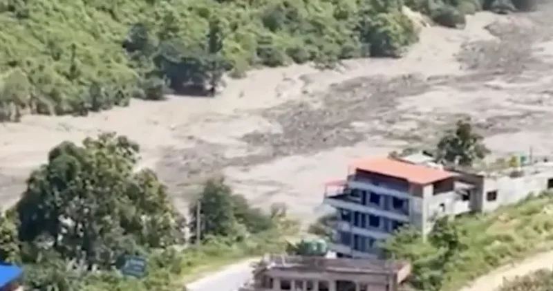 Dünyanın diqqəti Nepal və Tibetdəki fəlakətə yönəlib
