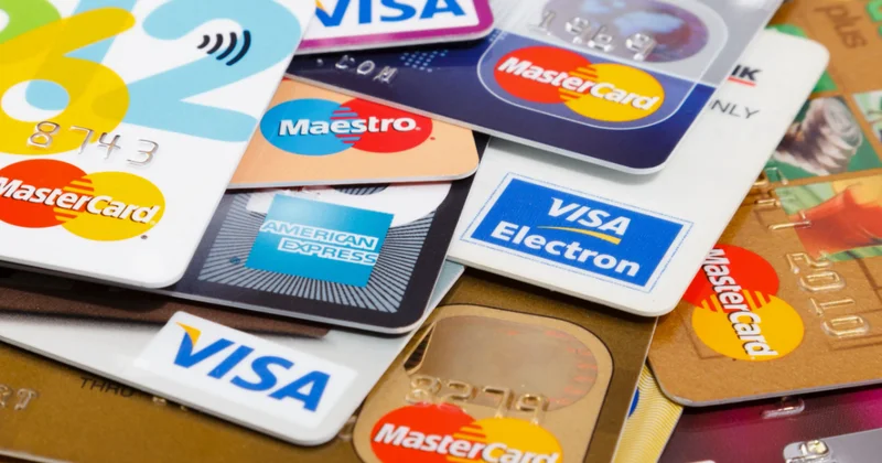 Niyə hər kəsin bir neçə bank kartı var? AÇIQLAMA