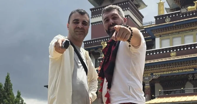 Fərhad Aşurbəyli daşqınlar olan Nepalda qalıb