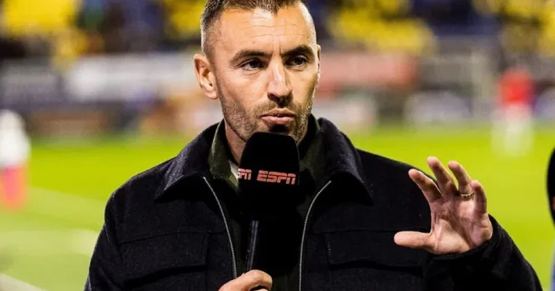 Niderlandlı veteran futbolçu: Qarabağ” topla çox yaxşı oynayan komandadır, bu da rəqibi qıcıqlandırır