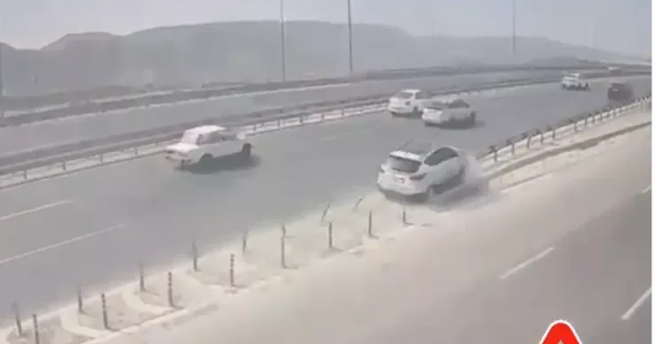 Sürücü sükan arxasında yatdı, qəza törətdi ANBAAN VİDEO
