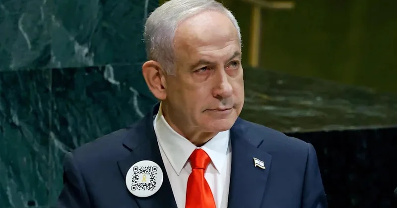 QR kod ilə mesaj: Netanyahunun yaxasındakı nişanın sirri açıldı
