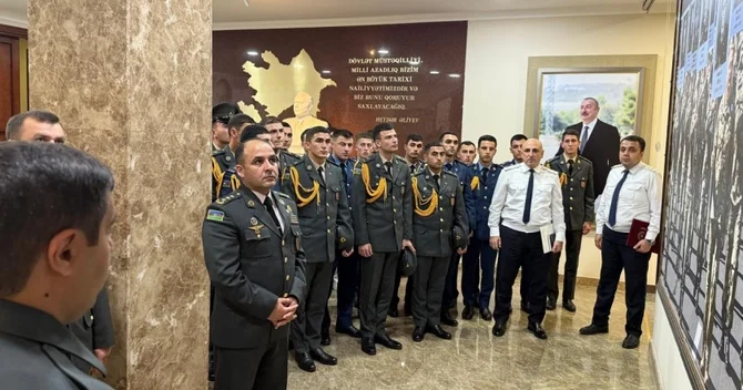 Hərbi prokuror Heydər Əliyev adına Hərbi İnstitutun kursantları ilə görüşüb