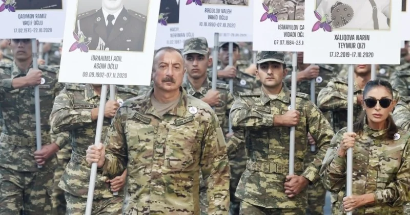 İlham Əliyev şəhidlərin xatirəsini sükutla yad etdi