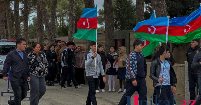 İnsanlar Fəxri Xiyabana axın edir FOTOLAR