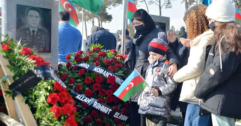 II Şəhidlər xiyabanında müharibə qurbanlarının məzarları ziyarət edilir