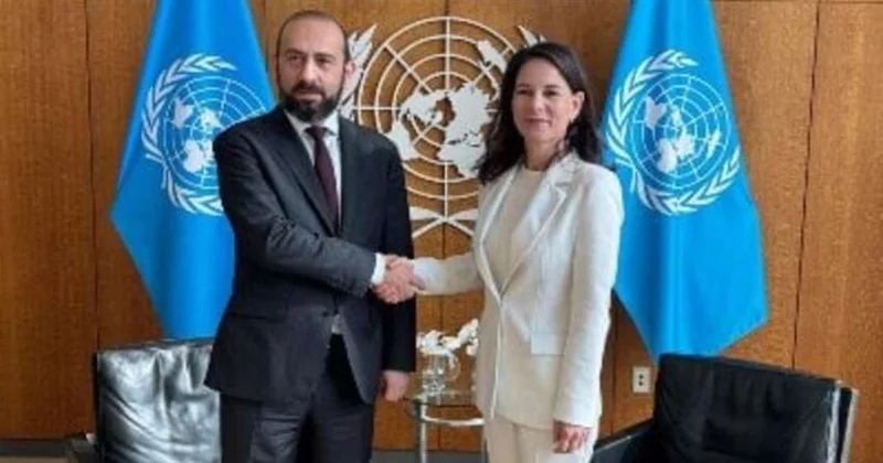 Berbok Mirzoyanla sülh sazişini müzakirə etdi