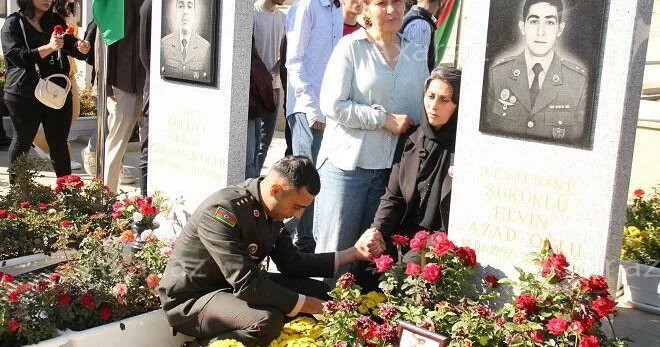 Anım Günü: 2 ci Şəhidlər xiyabanına ziyarət başladı