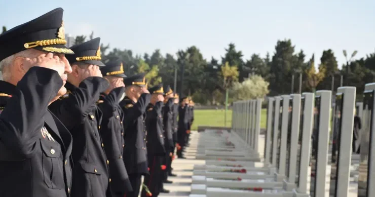 DİN in hərbi qulluqçuları və polis əməkdaşları Zəfər parkını ziyarət ediblər VİDEO