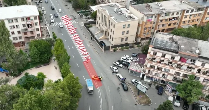 Скрытый знак и неправильная разметка усугубляют дорожные проблемы на одной из улиц в Баку