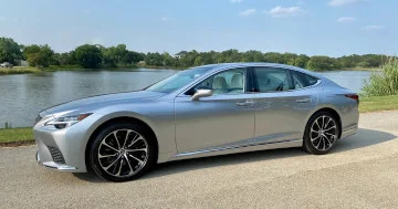 Lexus ilk modeli ilə bağlı təəccüblü bir qərar verdi...
