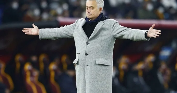 Azarkeşlərin Mourinyo əleyhinə şüarları “Porto”nun cərimə olunması ilə nəticələnib