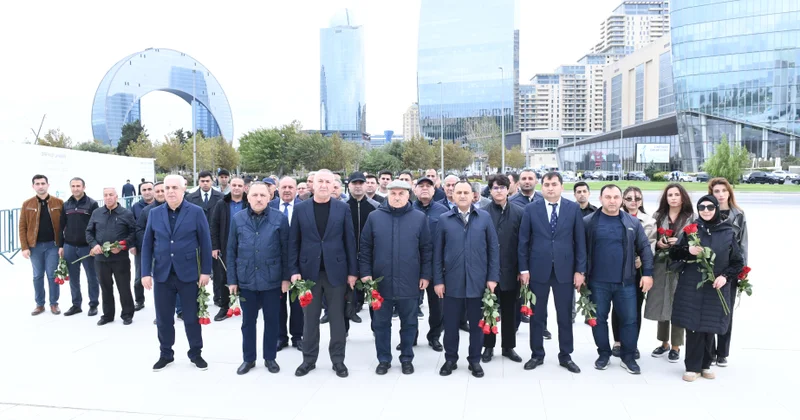 Qaçqınların və Məcburi Köçkünlərin İşləri üzrə Dövlət Komitəsinin kollektivi Zəfər parkını ziyarət edib