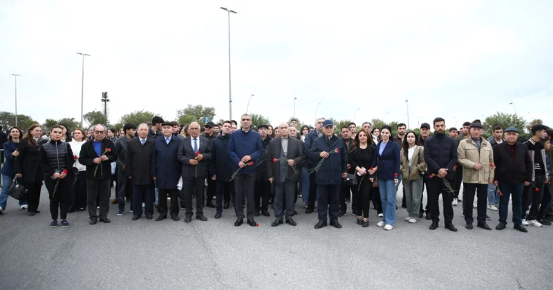 ADPU nun kollektivi Anım Günü yürüşündə