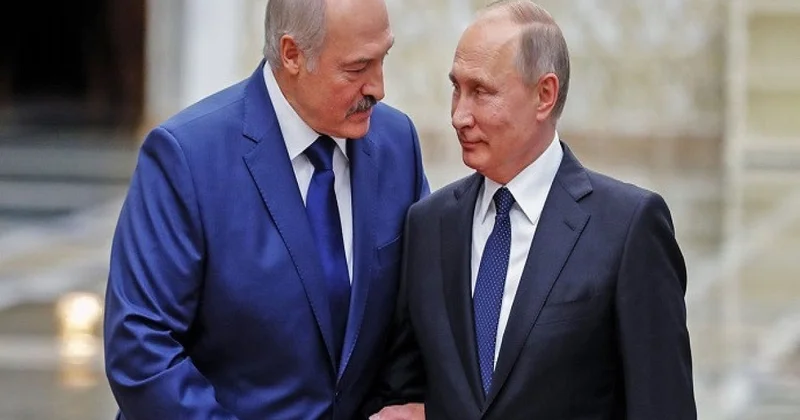 Lukaşenkodan etiraf: Putinlə saatlarla danışdım, Qərb bizi boğur